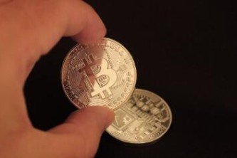 Innovative mining rig poised for high performance in a modern hosting facility
